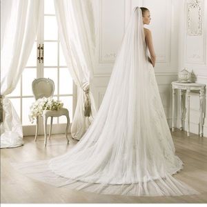 NWT! Pronovias Cathedral Length Veil Off-White